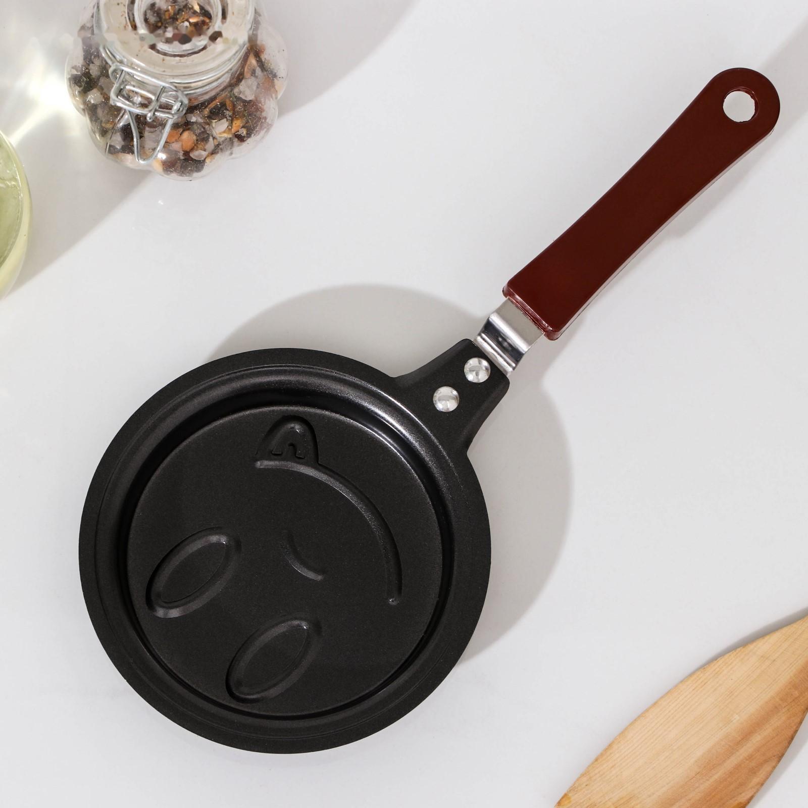 Сковорода Доляна «Улыбка», d=12 см, пластиковая ручка, антипригарное покрытие, цвет чёрный