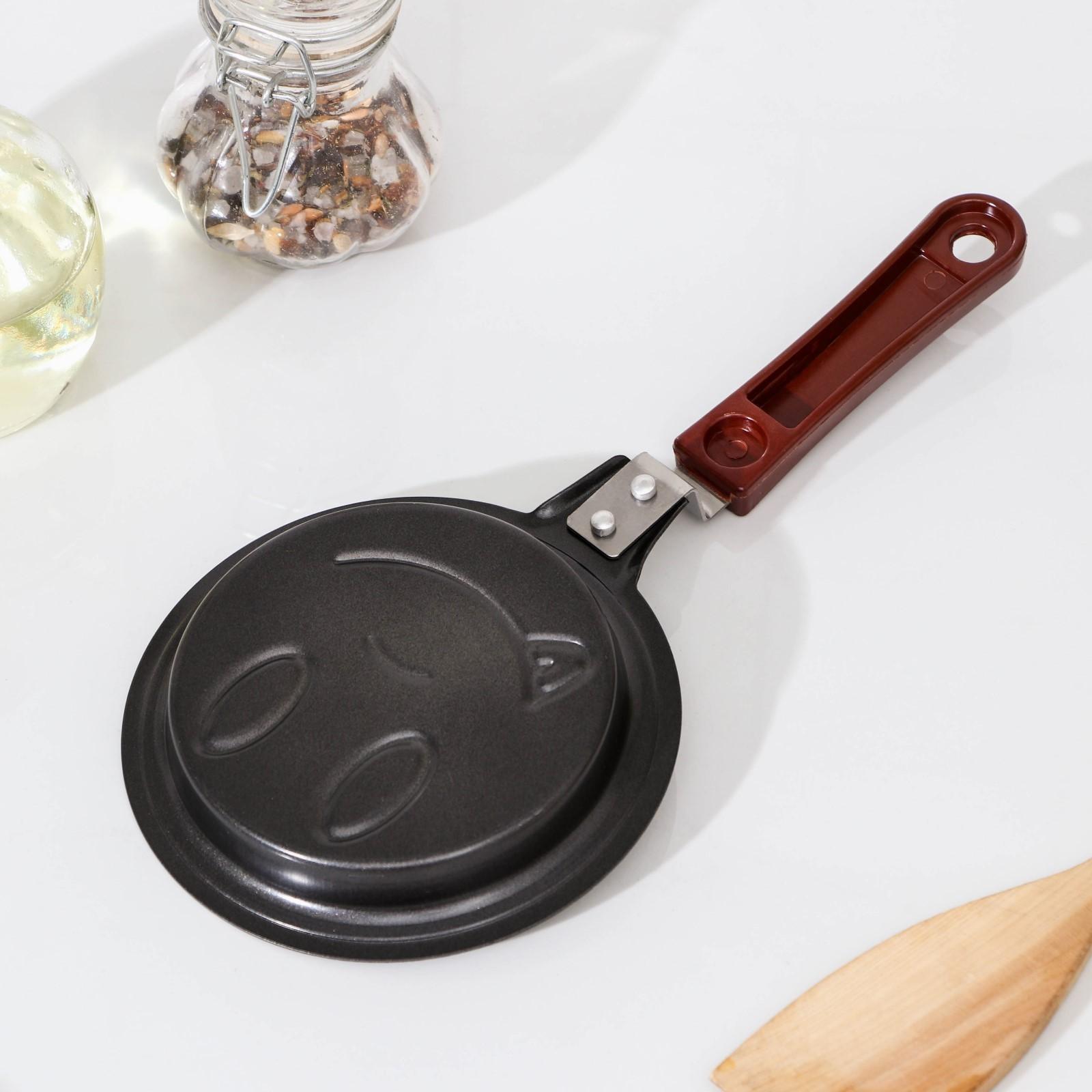 Сковорода Доляна «Улыбка», d=12 см, пластиковая ручка, антипригарное покрытие, цвет чёрный