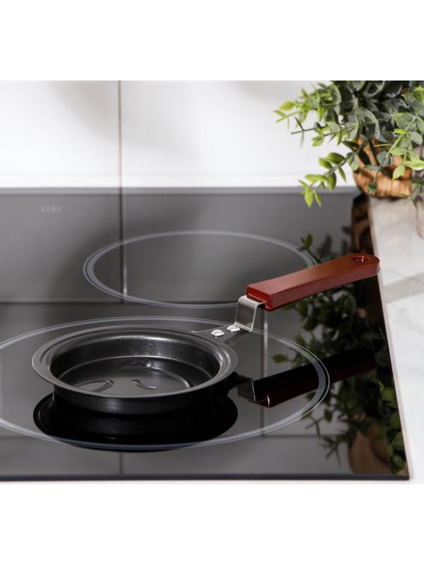 Сковорода Доляна «Улыбка», d=12 см, пластиковая ручка, антипригарное покрытие, цвет чёрный