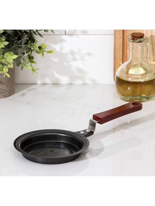 Сковорода Доляна «Улыбка», d=12 см, пластиковая ручка, антипригарное покрытие, цвет чёрный