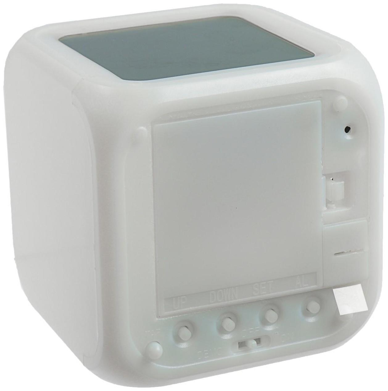 Будильник Luazon LB-03, дата, температура, белый