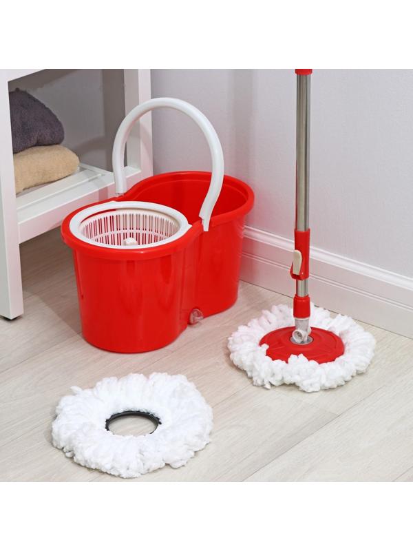 Швабра с отжимом и ведро на колёсиках с пластиковой центрифугой Доляна, 14 л, швабра, запасная насадка из микрофибры, цвет МИКС