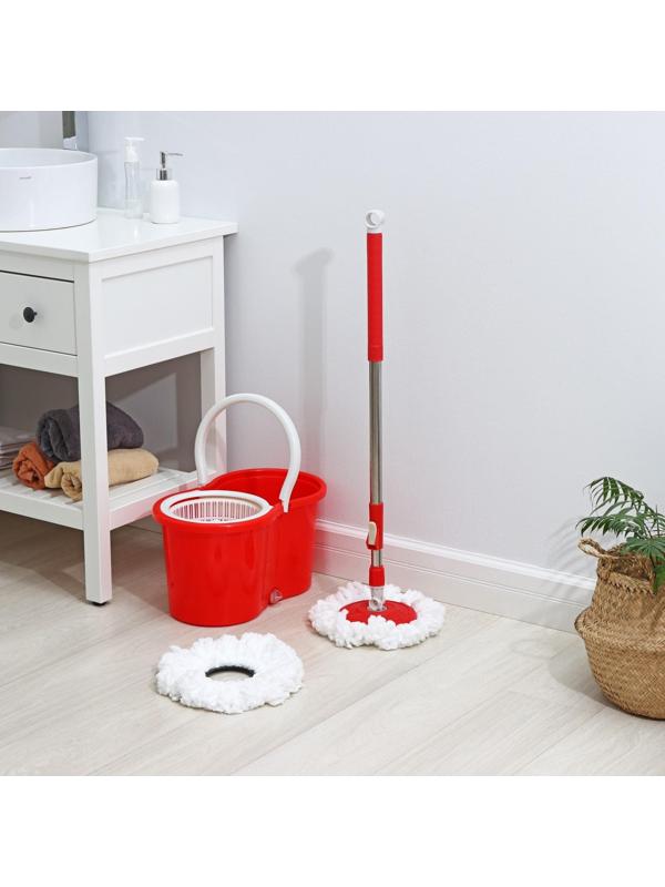 Швабра с отжимом и ведро на колёсиках с пластиковой центрифугой Доляна, 14 л, швабра, запасная насадка из микрофибры, цвет МИКС