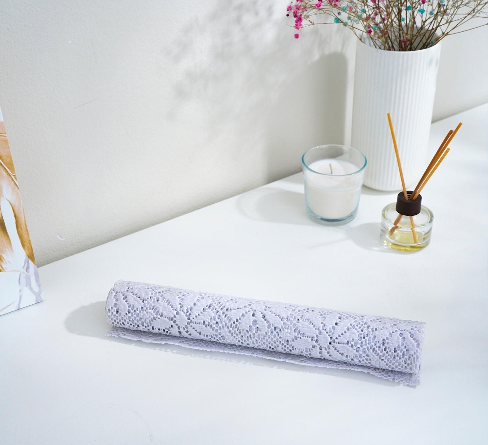 Коврик противоскользящий Доляна «Цветы», 30×100 см, цвет белый