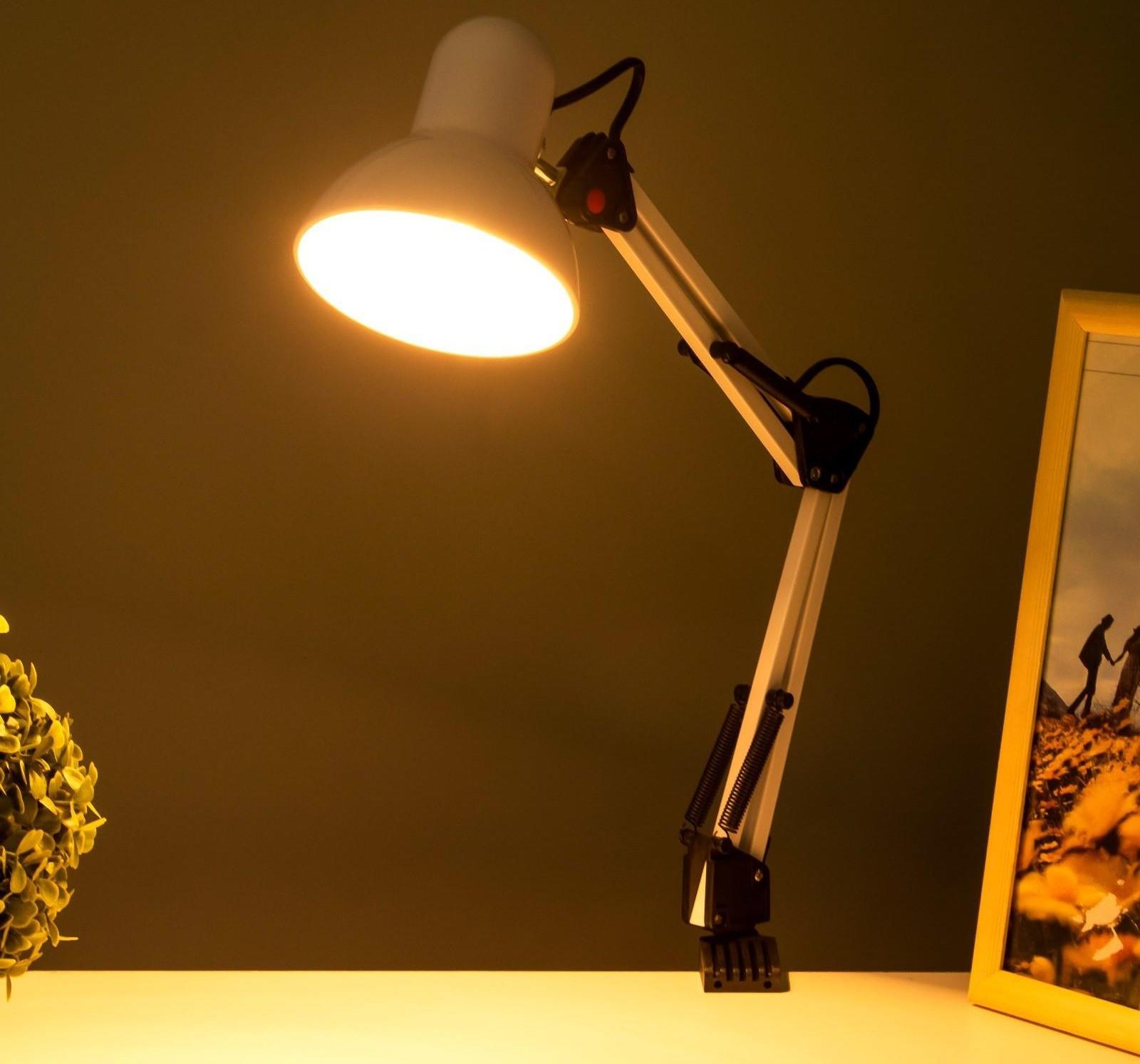Лампа настольная Е27, h=55 см, шарнирная, на зажиме (220В) белая
