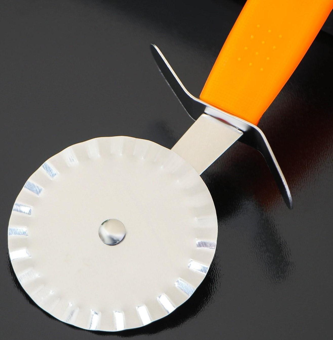 Нож для пиццы и теста Доляна «Оранж», 19 см, ребристый, цвет оранжевый