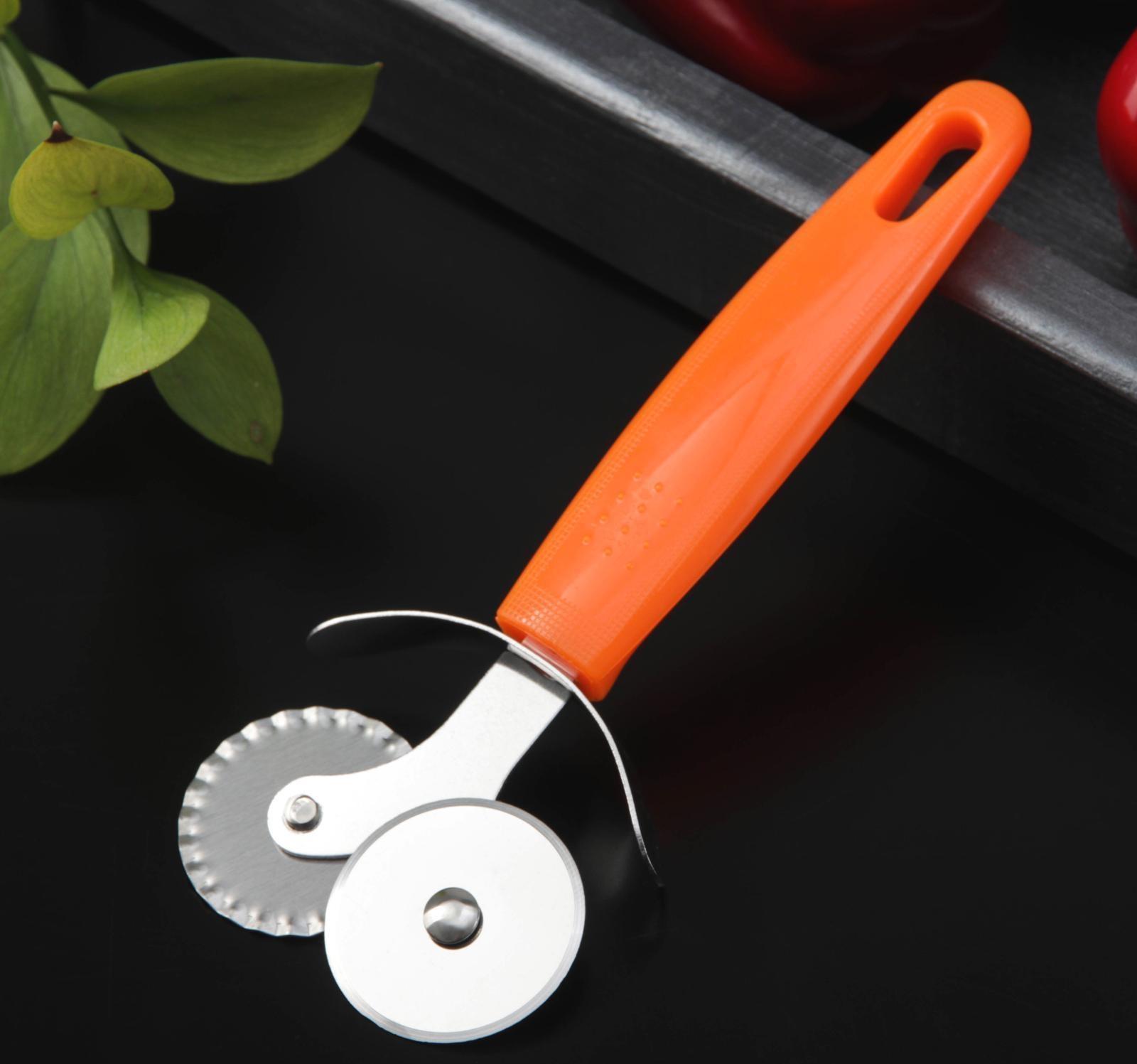 Нож для пиццы и теста Доляна «Оранж», 17 см, 2 лезвия, цвет оранжевый