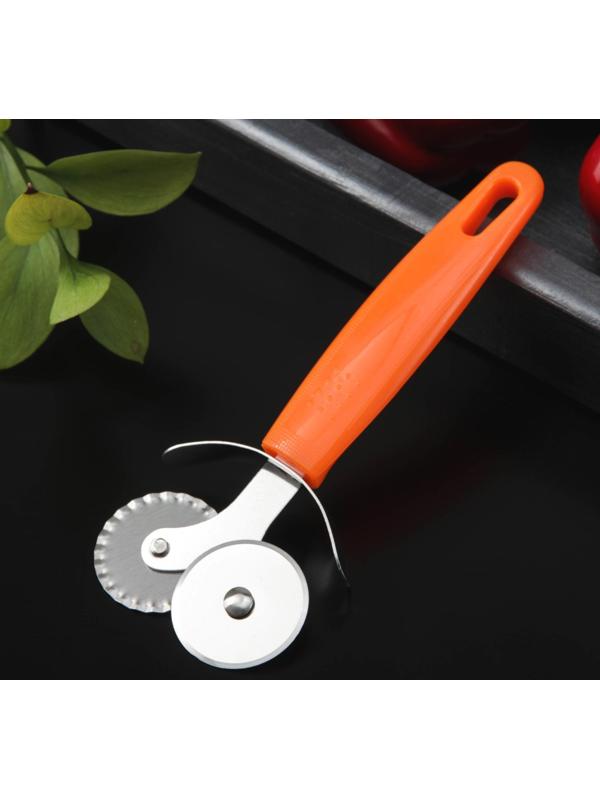 Нож для пиццы и теста Доляна «Оранж», 17 см, 2 лезвия, цвет оранжевый