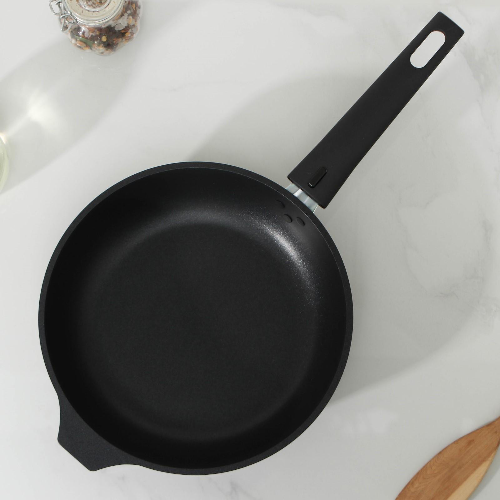 Сковорода «Традиция», d=22 см, съёмная ручка, антипригарное покрытие, цвет чёрный