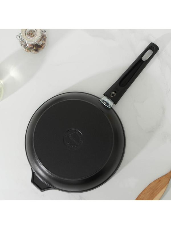 Сковорода «Традиция», d=22 см, съёмная ручка, антипригарное покрытие, цвет чёрный