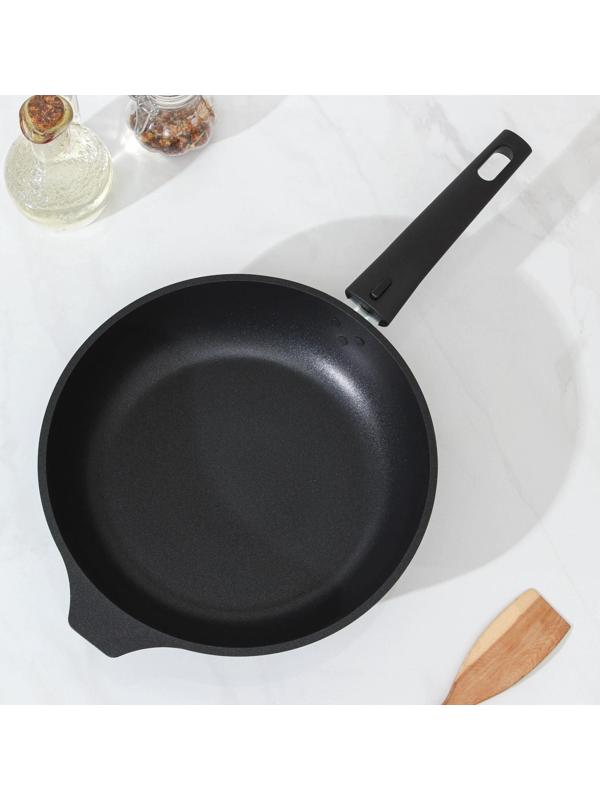 Сковорода «Традиция», d=24 см, стеклянная крышка, съёмная ручка, антипригарное покрытие, цвет чёрный