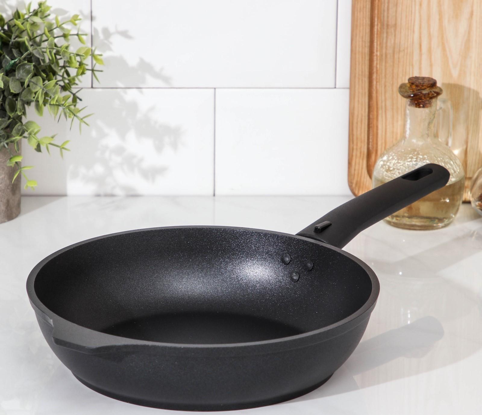 Сковорода «Традиция», d=24 см, съёмная ручка, антипригарное покрытие, цвет чёрный