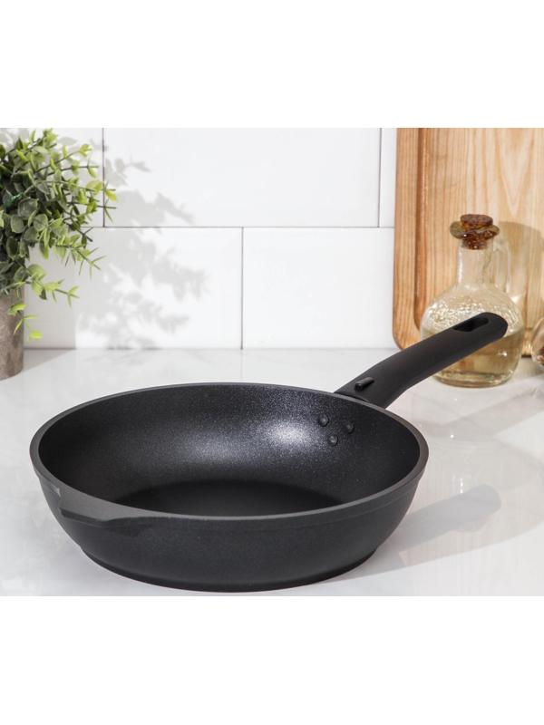 Сковорода «Традиция», d=24 см, съёмная ручка, антипригарное покрытие, цвет чёрный