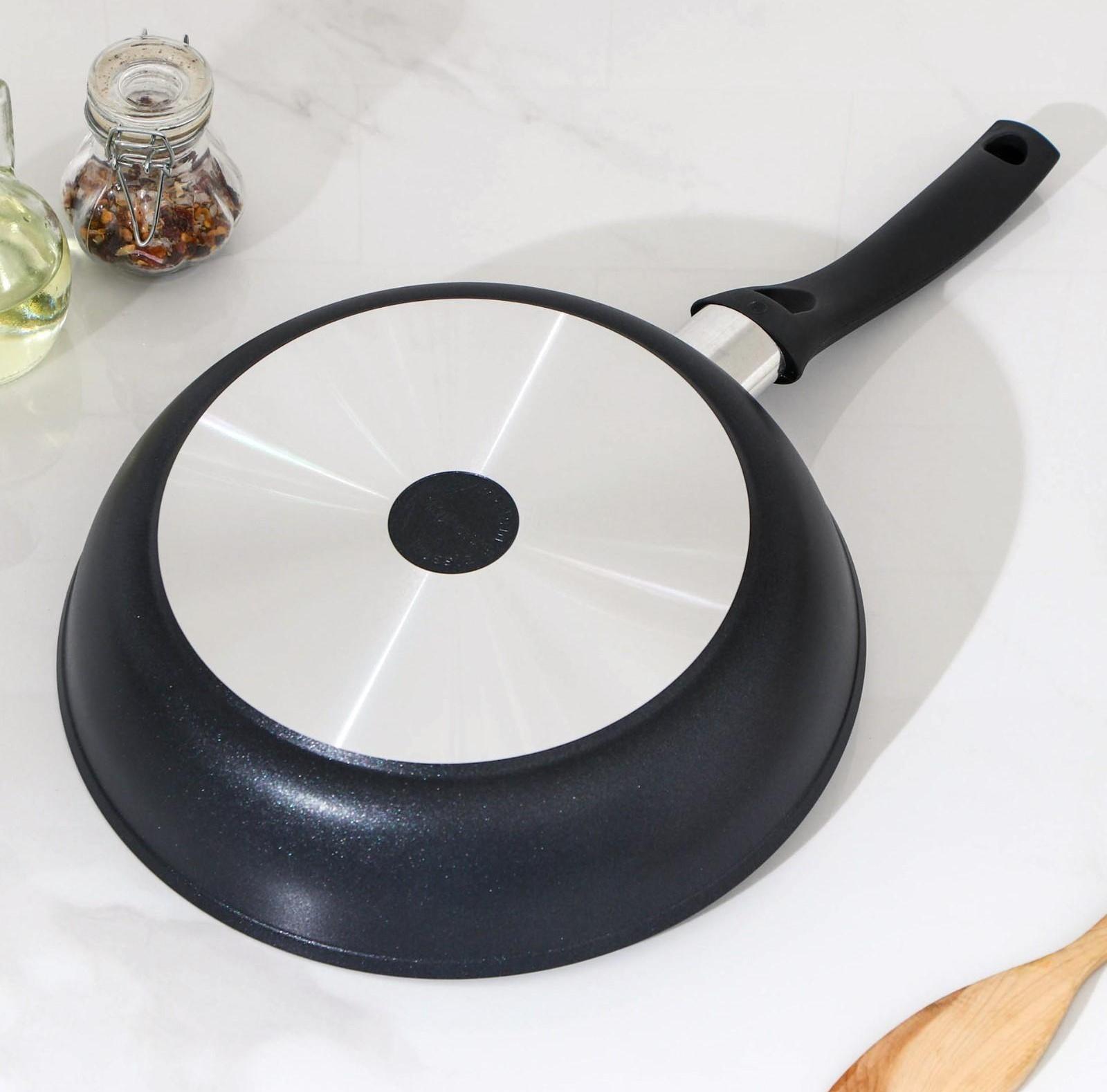 Сковорода «Традиция», d=26 см, пластиковая ручка, антипригарное покрытие, цвет чёрный