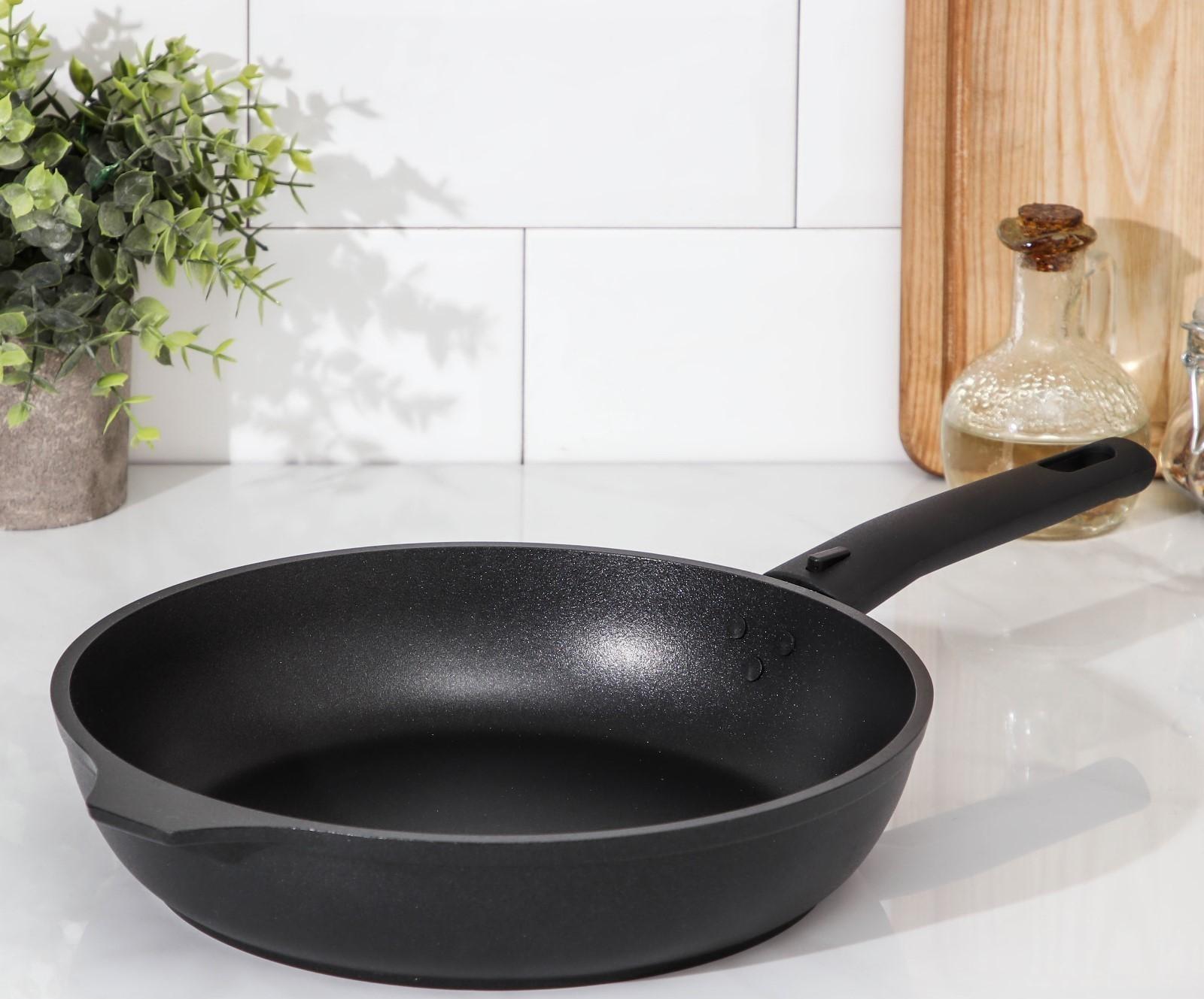 Сковорода «Традиция», d=26 см, съёмная ручка, антипригарное покрытие, цвет чёрный