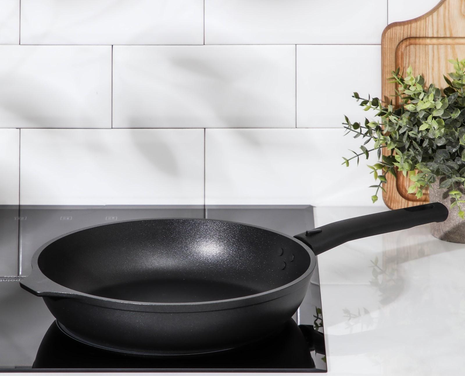 Сковорода «Традиция», d=26 см, съёмная ручка, антипригарное покрытие, цвет чёрный