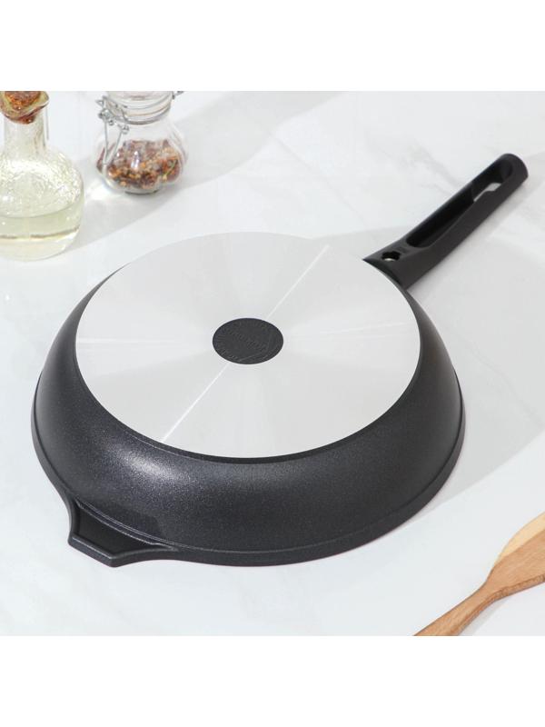 Сковорода «Традиция», d=26 см, стеклянная крышка, съёмная ручка, антипригарное покрытие, цвет чёрный