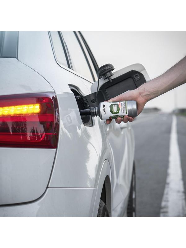 Очиститель топливной системы бензиновых двигателей LAVR, на 40-60 л, 310 мл, Ln2123