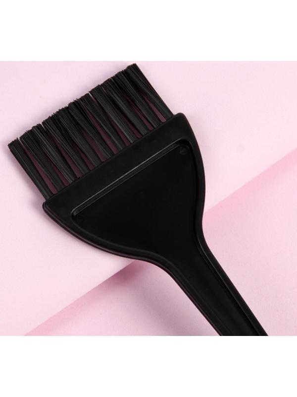 Кисть для окрашивания волос, широкая, 21 х 6 см, цвет чёрный