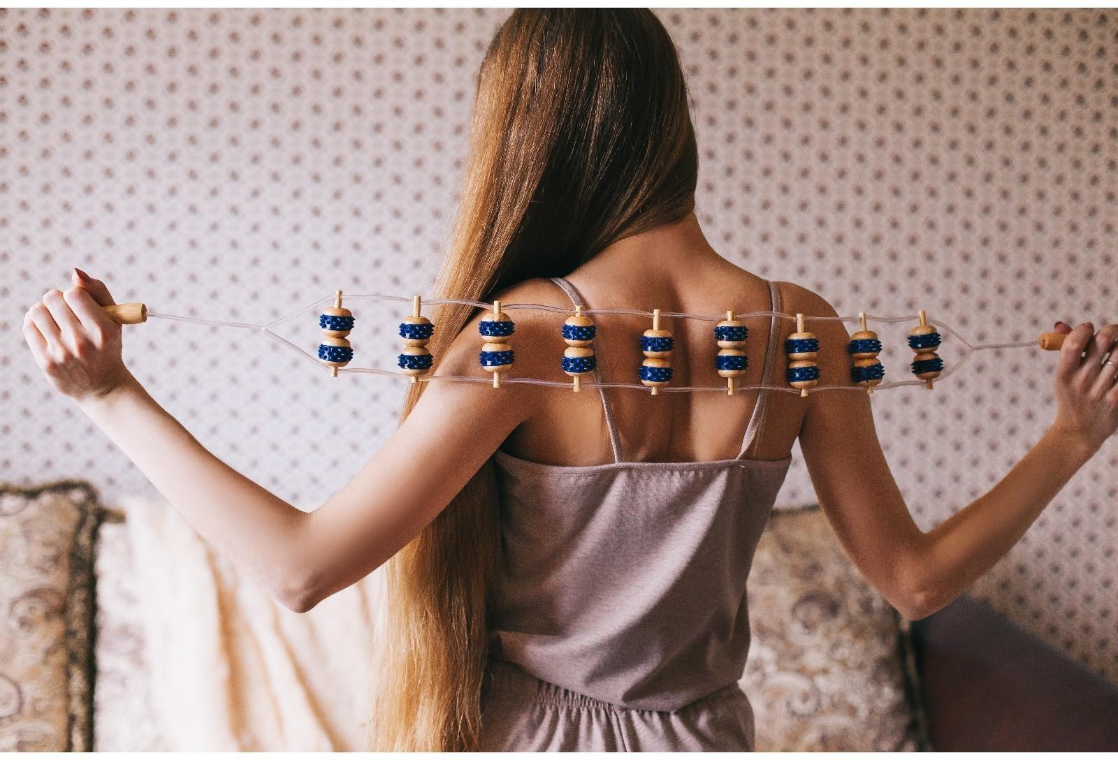 Массажёр-лента для спины, 9 звеньев, деревянный, с шипами, 84 × 7,5 × 3 см