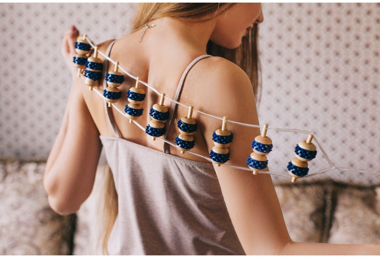 Массажёр-лента для спины, 9 звеньев, деревянный, с шипами, 84 × 7,5 × 3 см