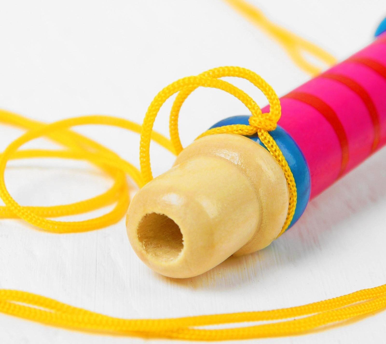 Музыкальная игрушка «Дудочка на веревочке», высокая, цвета МИКС