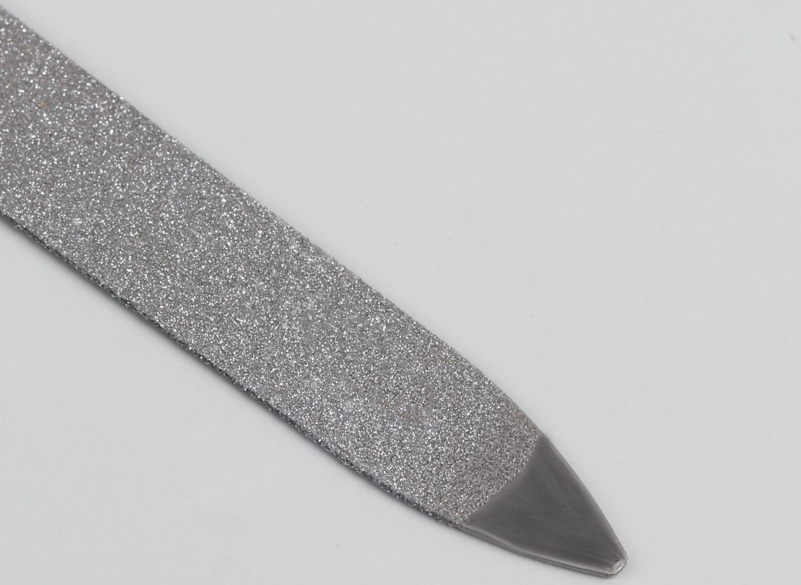 Пилка-триммер металлическая для ногтей, прорезиненная ручка, с защитным колпачком, 19 см, цвет МИКС