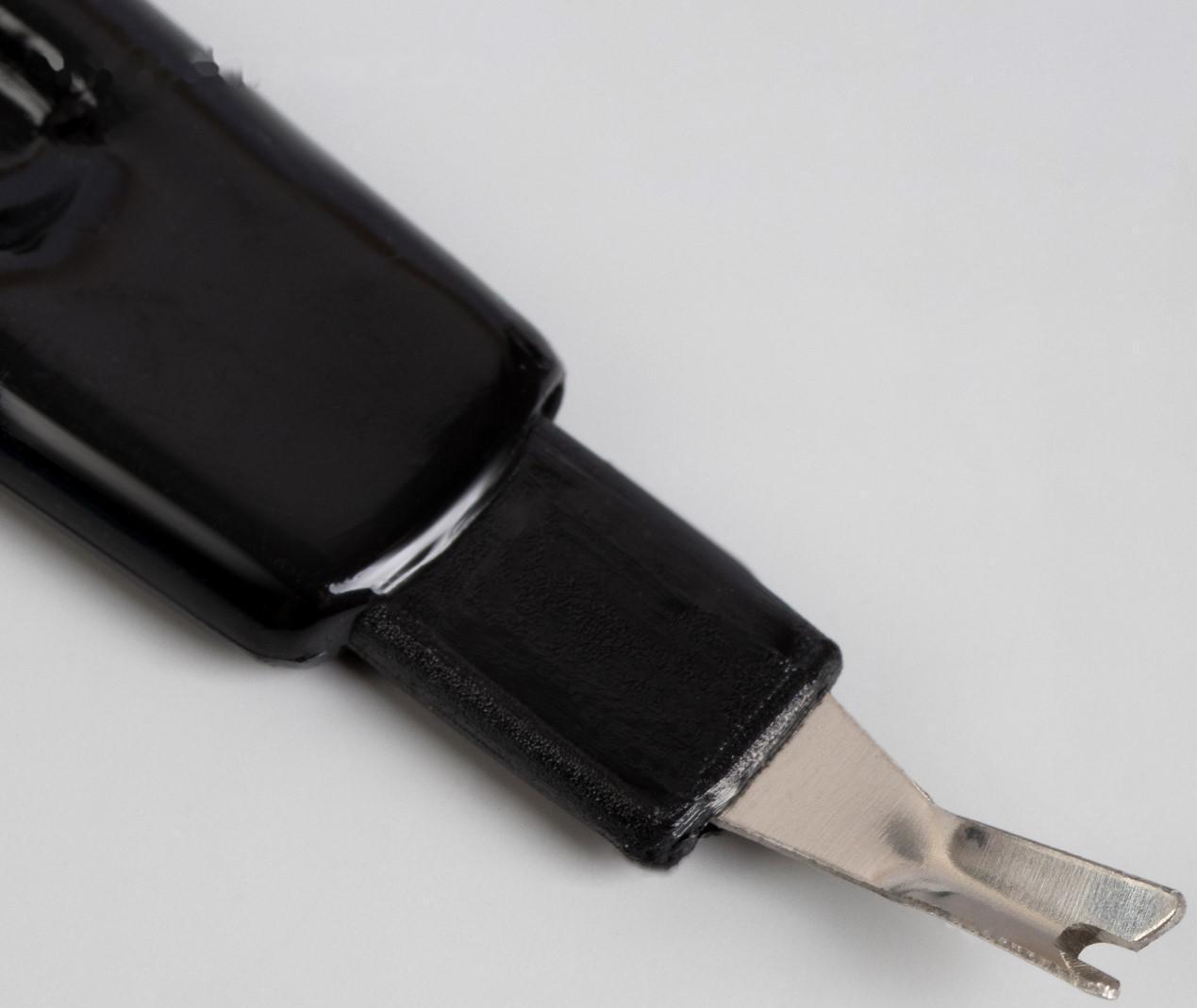 Пилка-триммер металлическая для ногтей, 17 см, с защитным колпачком, в чехле, цвет чёрный