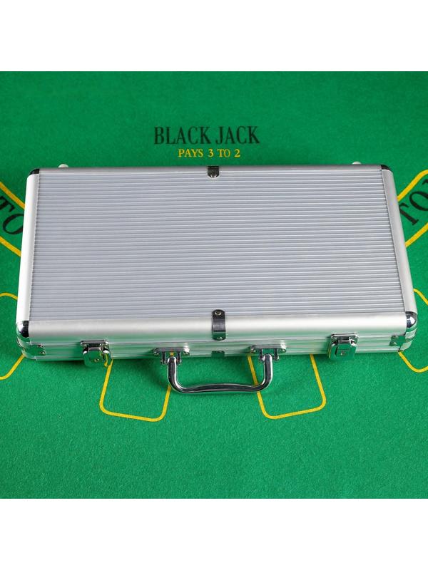 Покер в металлическом кейсе (карты 2 колоды, фишки 300 шт., 5 кубиков), 20.5 х 38 см