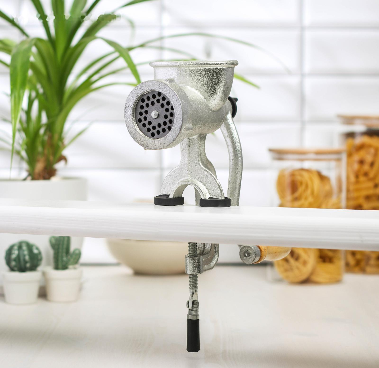 Мясорубка ручная «Уралочка», чугунная