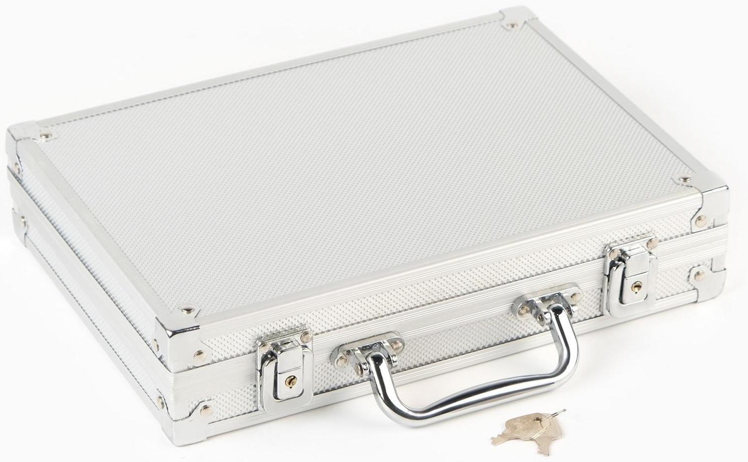 Покер в металлическом кейсе (карты 2 колоды, фишки 200 шт с/номиналом, 5 кубиков), 20.5 х 29 см 4406