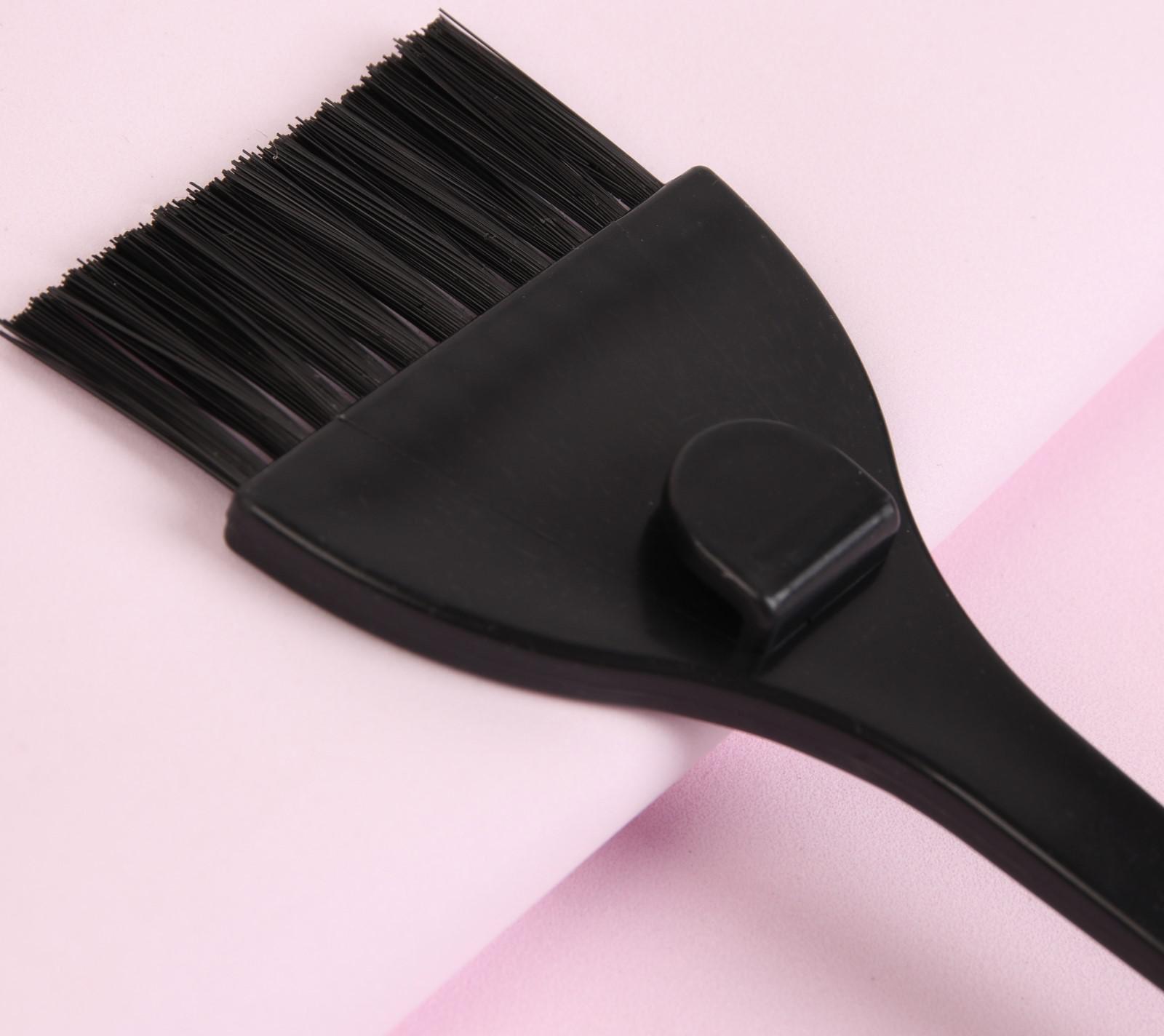 Кисть для окрашивания волос с фиксатором, 21 х 5,5 см, цвет чёрный