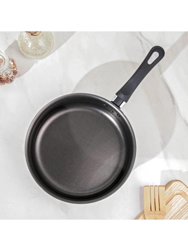 Сотейник «Эксперт», 1,7 л, d=20 см, пластиковая ручка, стеклянная крышка, антипригарное покрытие, цвет бордовый