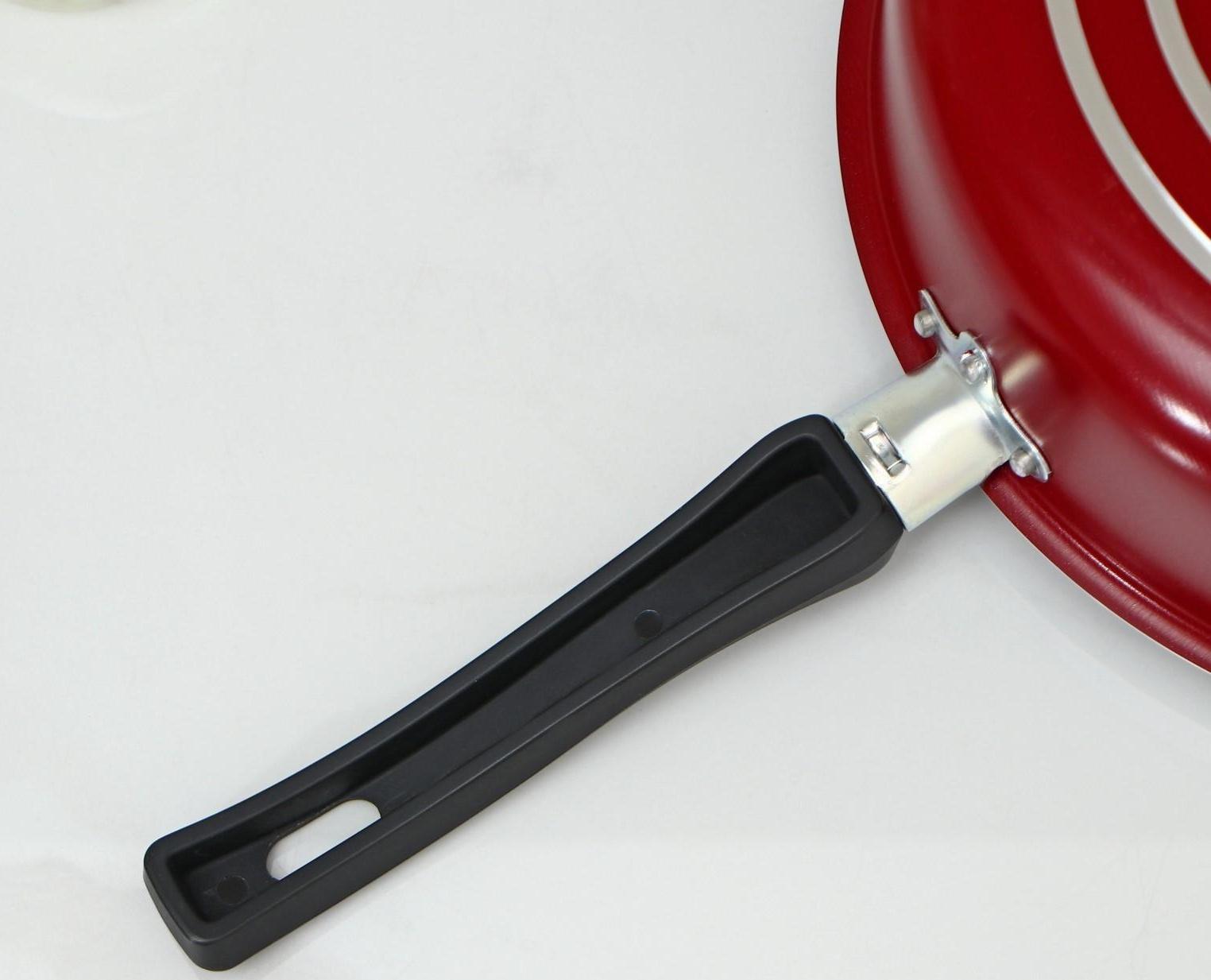 Сотейник «Эксперт», 3,5 л, d=26 см, пластиковая ручка, стеклянная крышка, антипригарное покрытие, цвет бордовый