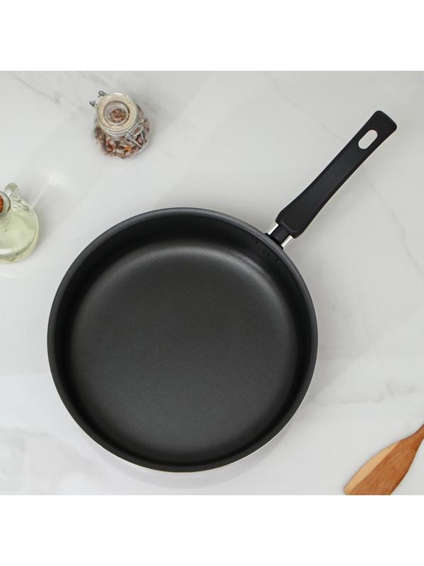 Сотейник «Эксперт», 3,5 л, d=26 см, пластиковая ручка, стеклянная крышка, антипригарное покрытие, цвет бордовый