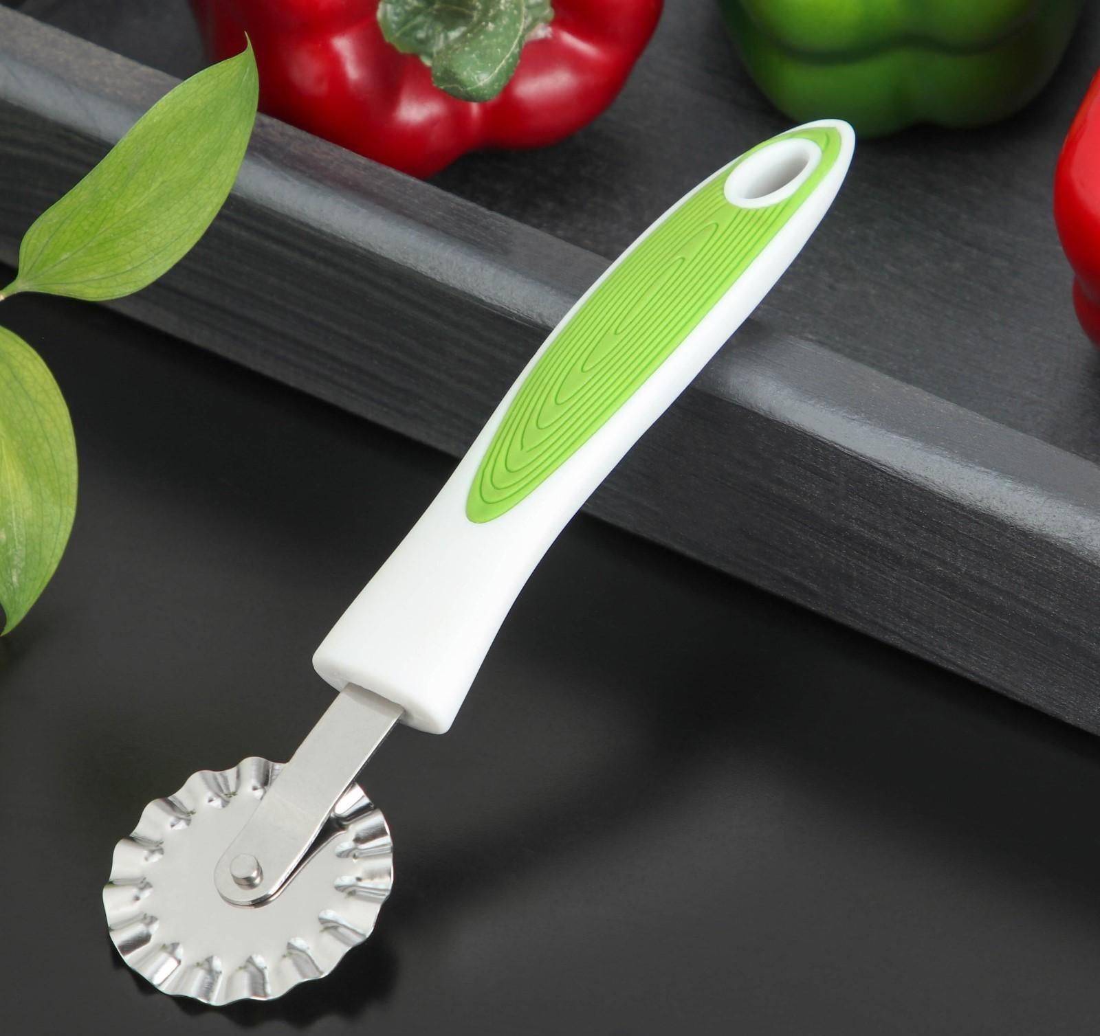 Нож для пиццы и теста Доляна Style, 18 см, ручка sоft-tоuch, цвет МИКС