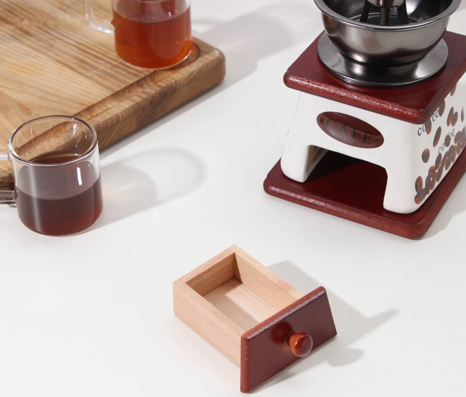 Кофемолка с ручкой «Кофейные зёрна», 10×10×18 см