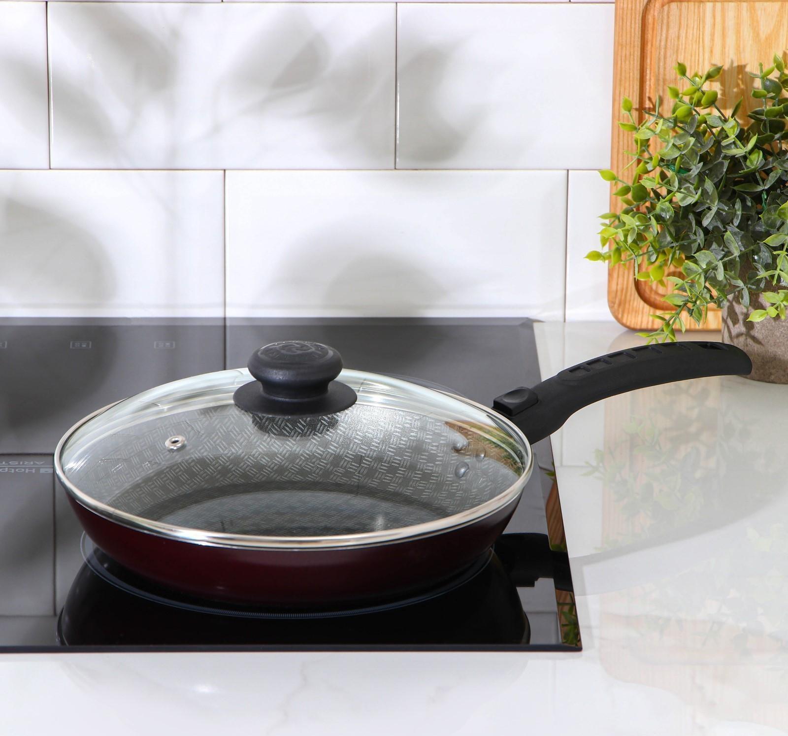 Сковорода «Хозяюшка», d=24 см, съёмная ручка, стеклянная крышка, антипригарное покрытие, цвет бордовый