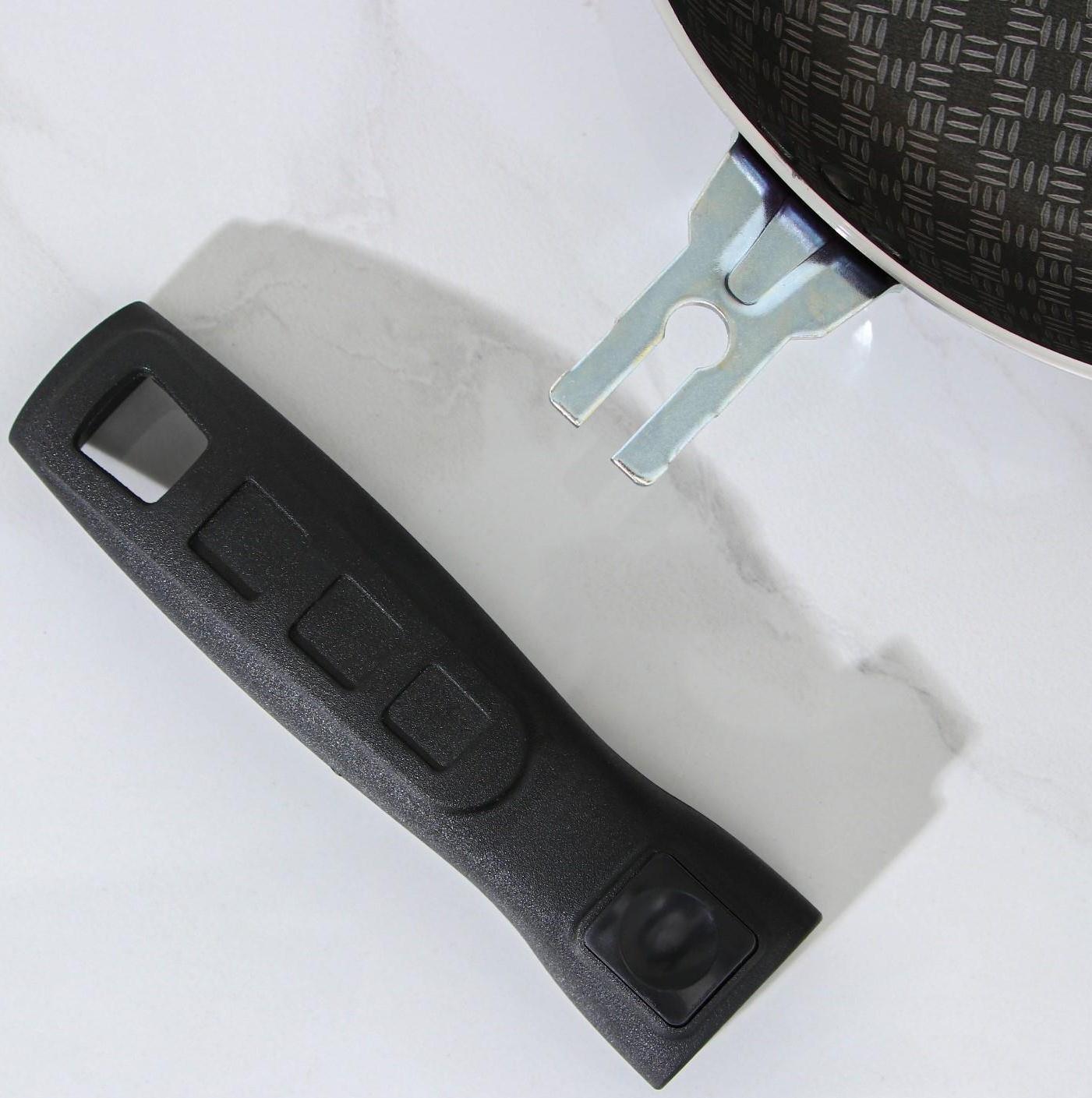 Сковорода «Хозяюшка», d=20 см, съёмная ручка, стеклянная крышка, антипригарное покрытие, цвет бордовый