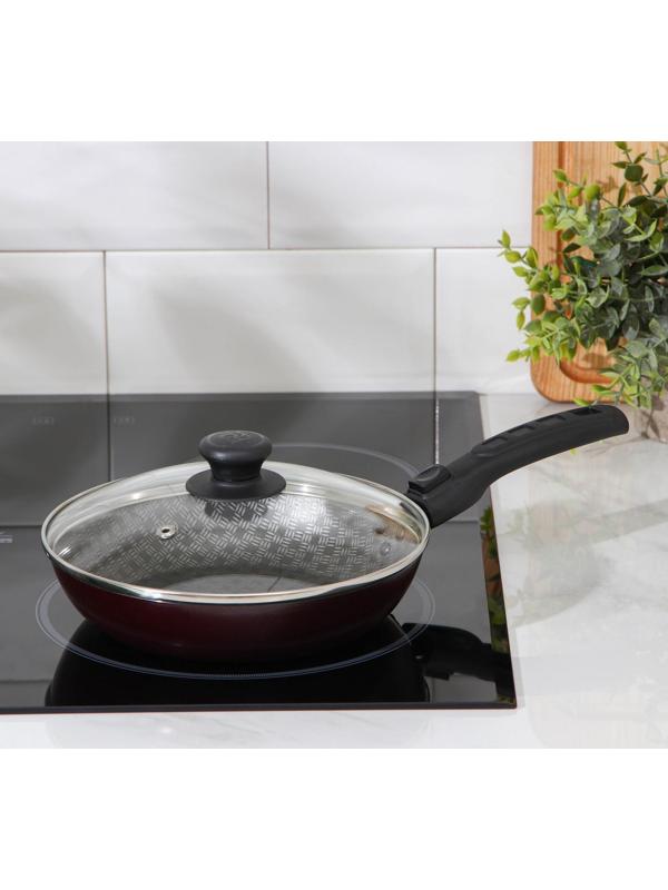 Сковорода «Хозяюшка», d=20 см, съёмная ручка, стеклянная крышка, антипригарное покрытие, цвет бордовый