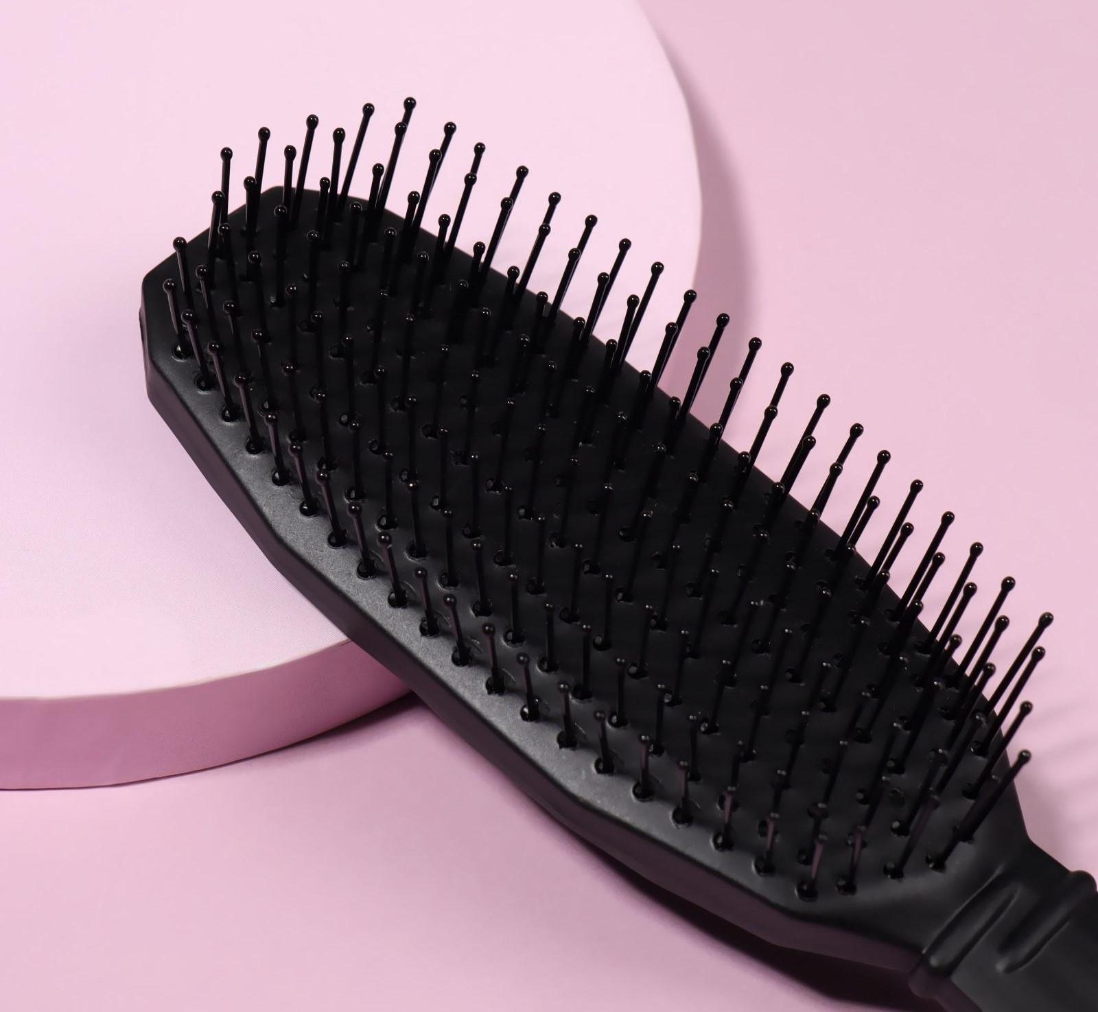 Расчёска массажная 5 × 22,5 см, цвет чёрный