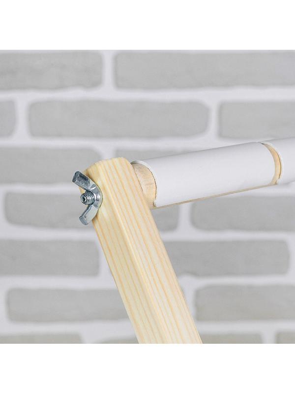 Пяльцы-рамка для вышивания, 30 × 40 см, с подставкой, цвет светлое дерево