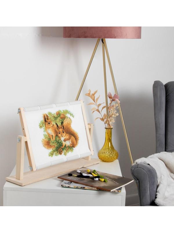 Пяльцы-рамка для вышивания, 30 × 40 см, с подставкой, цвет светлое дерево