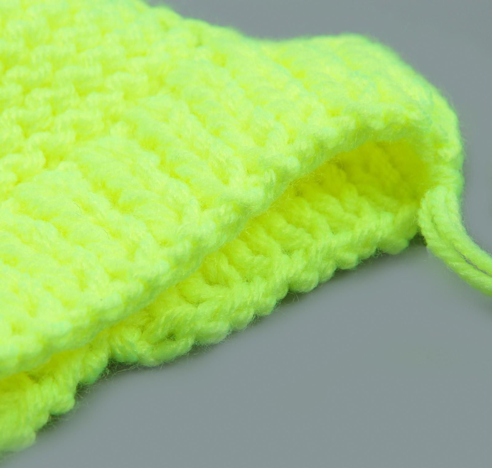 Шапка вязаная для собак, с помпоном, M-L (объем головы 28 см, высота 9 см), микс