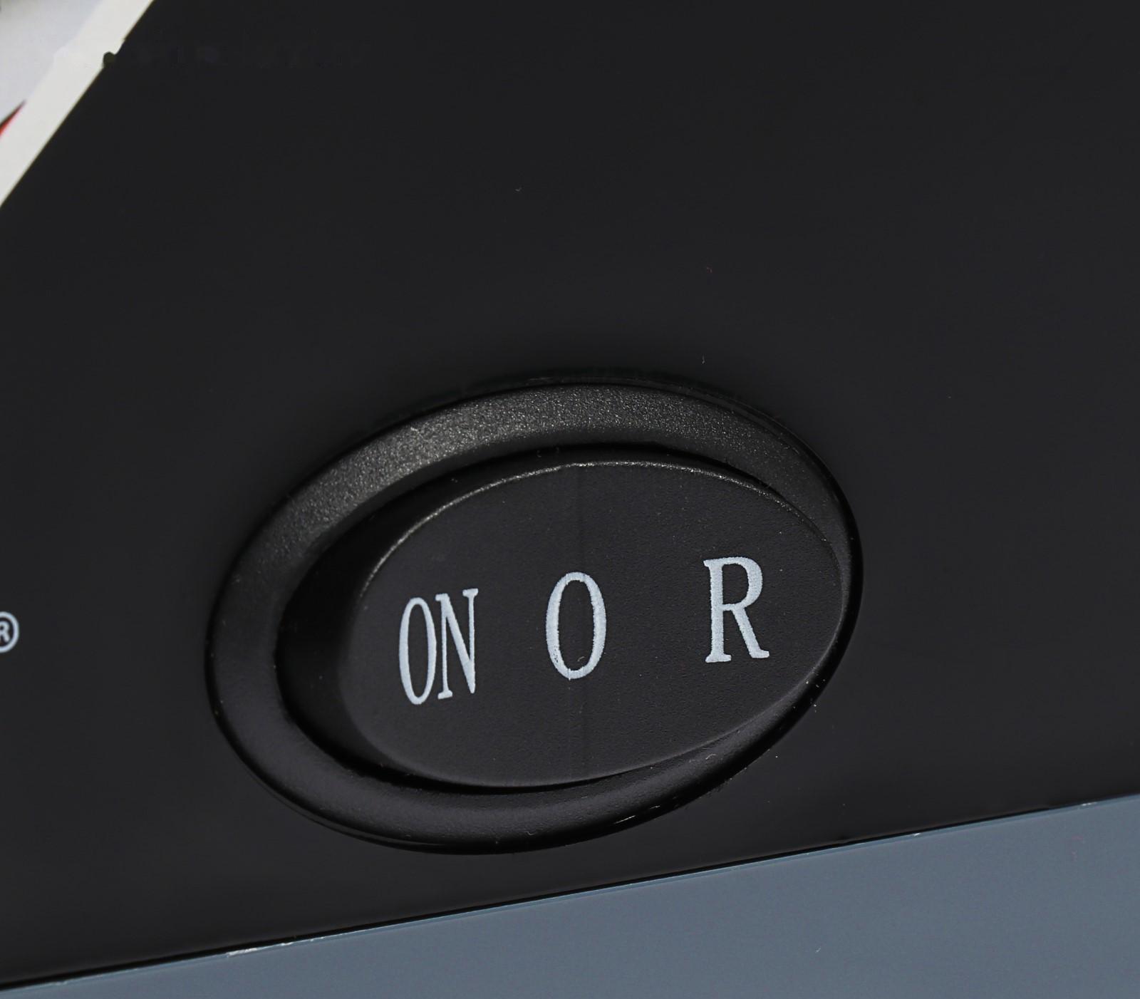 Мясорубка электрическая Centek CT-1609, 1550 Вт, реверс, 2 диска, черная