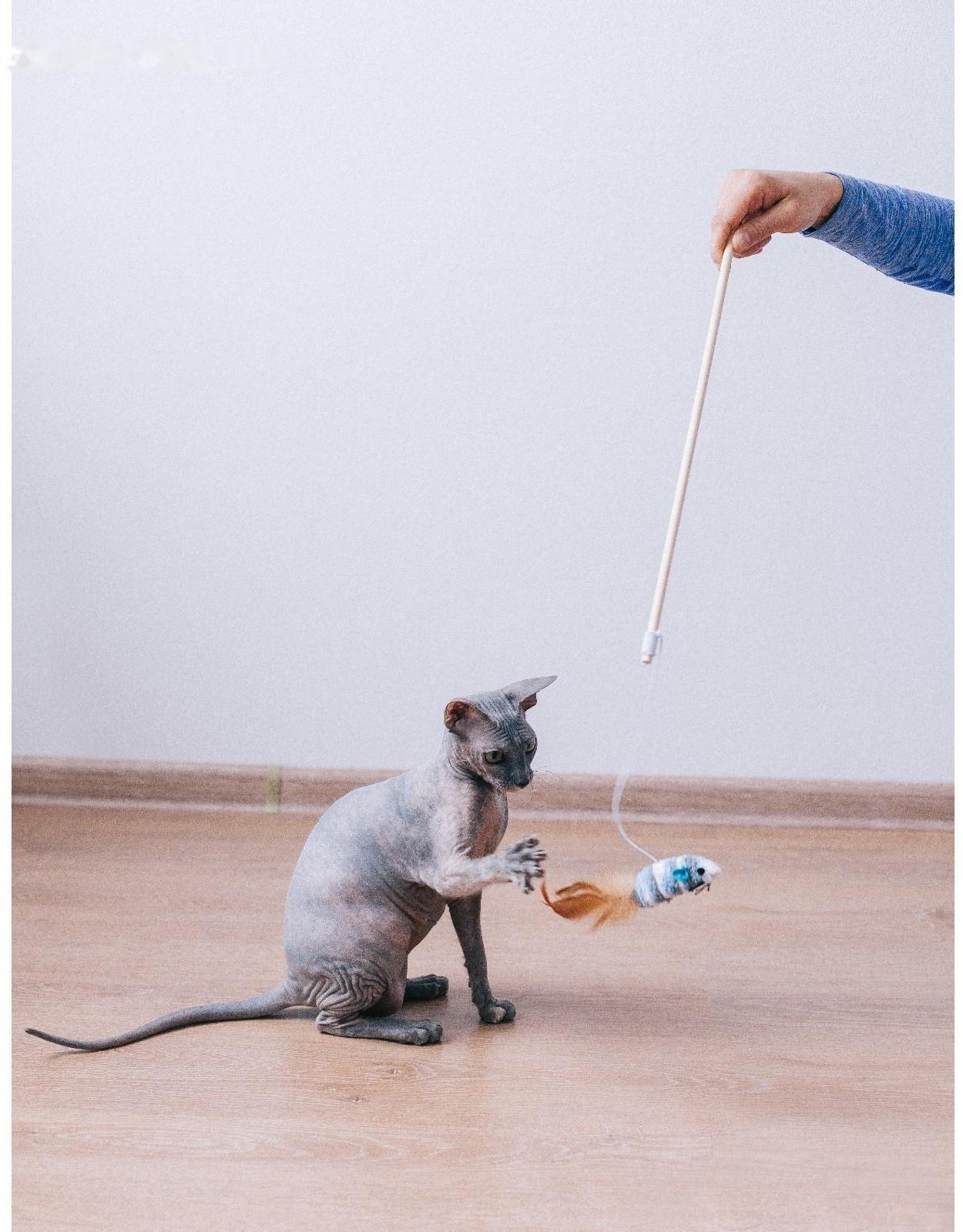 Дразнилка с махровой мышкой (7 см) на деревянной палочке, 40 см, микс цветов