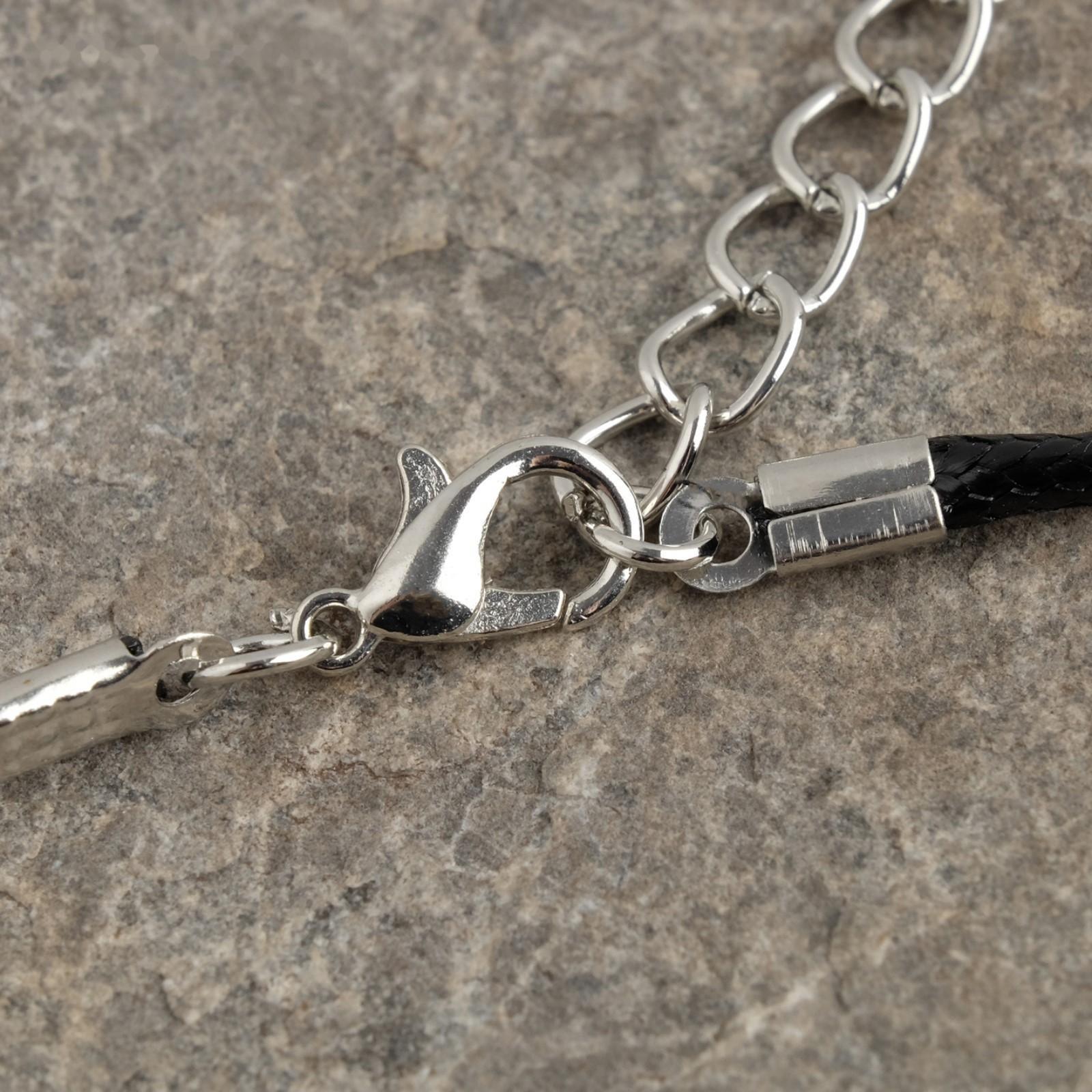 Кулон на шнурке 