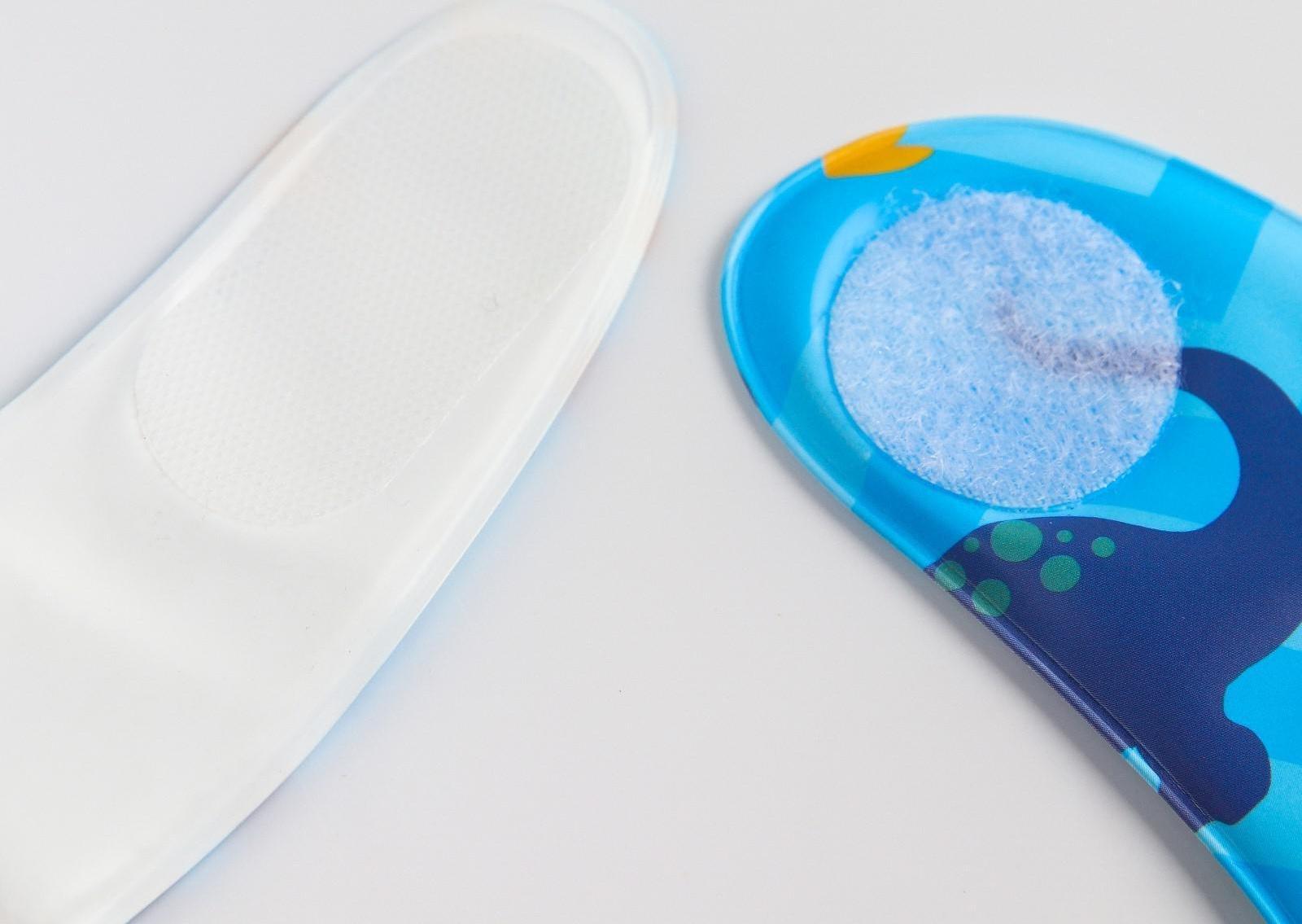 Нагрудник для кормления «Динозаврики» непромокаемый на липучке, с карманом, мягкий