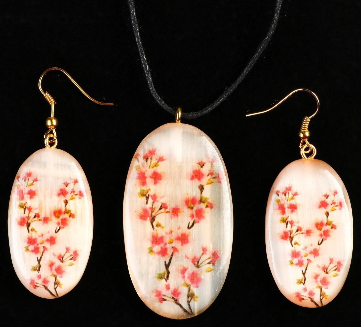 Набор: кулон и серьги «Сакура», селенит