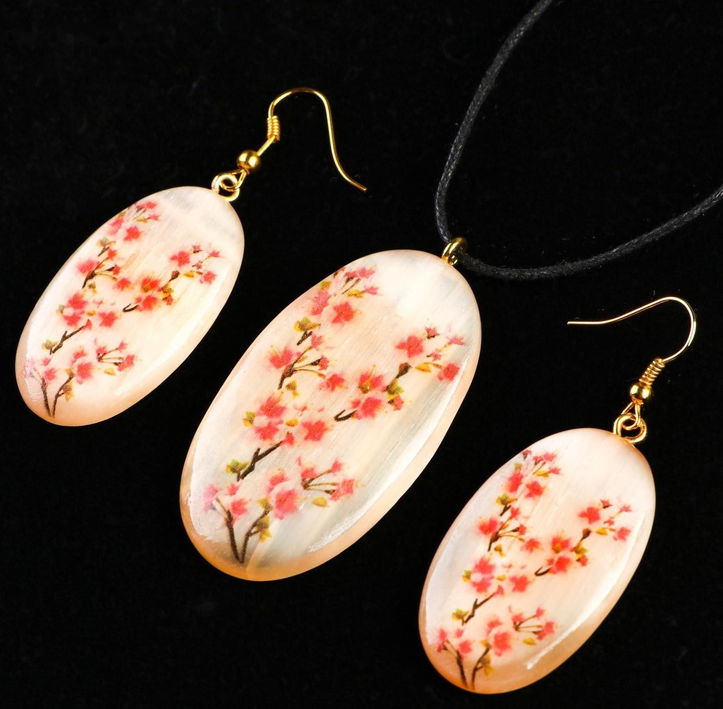 Набор: кулон и серьги «Сакура», селенит